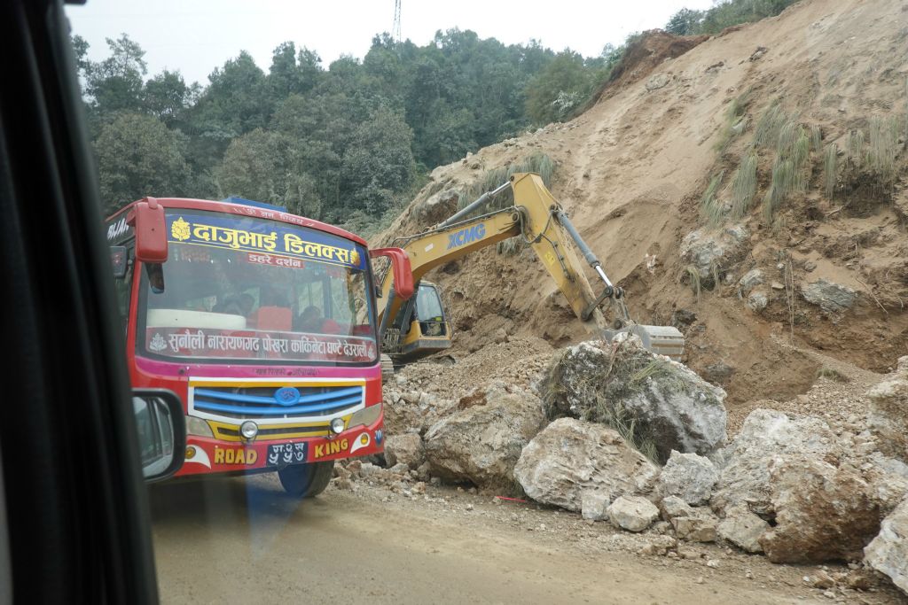 La route entre Pokara et Kathmandu (200 km), n'est qu'un gigantesque chantier !